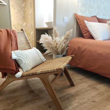 La Douce Halte - Gites Avec Spa Ou Sauna Saint-Ouen-Des-Toits 외부 사진