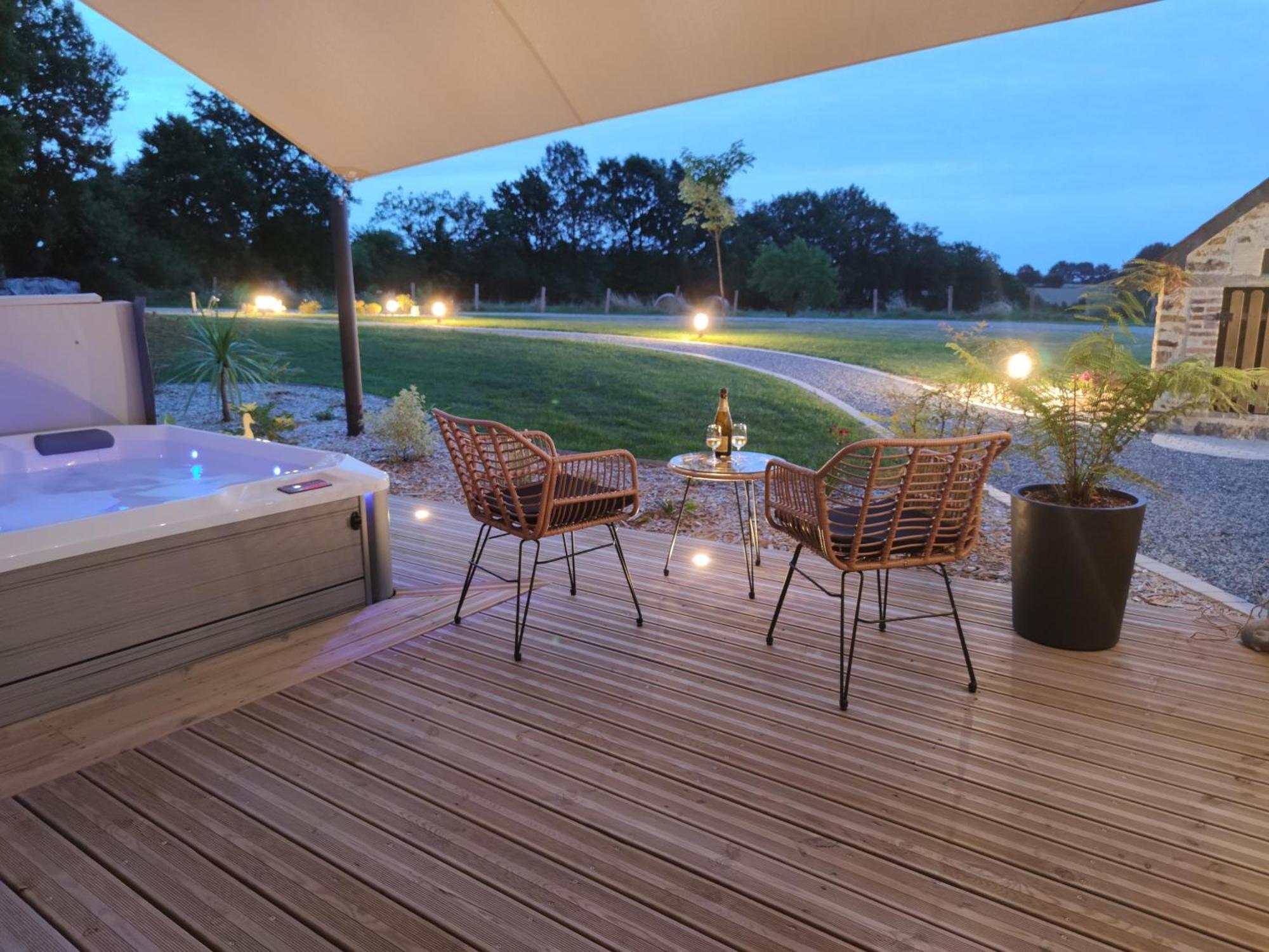 La Douce Halte - Gites Avec Spa Ou Sauna Saint-Ouen-Des-Toits 외부 사진