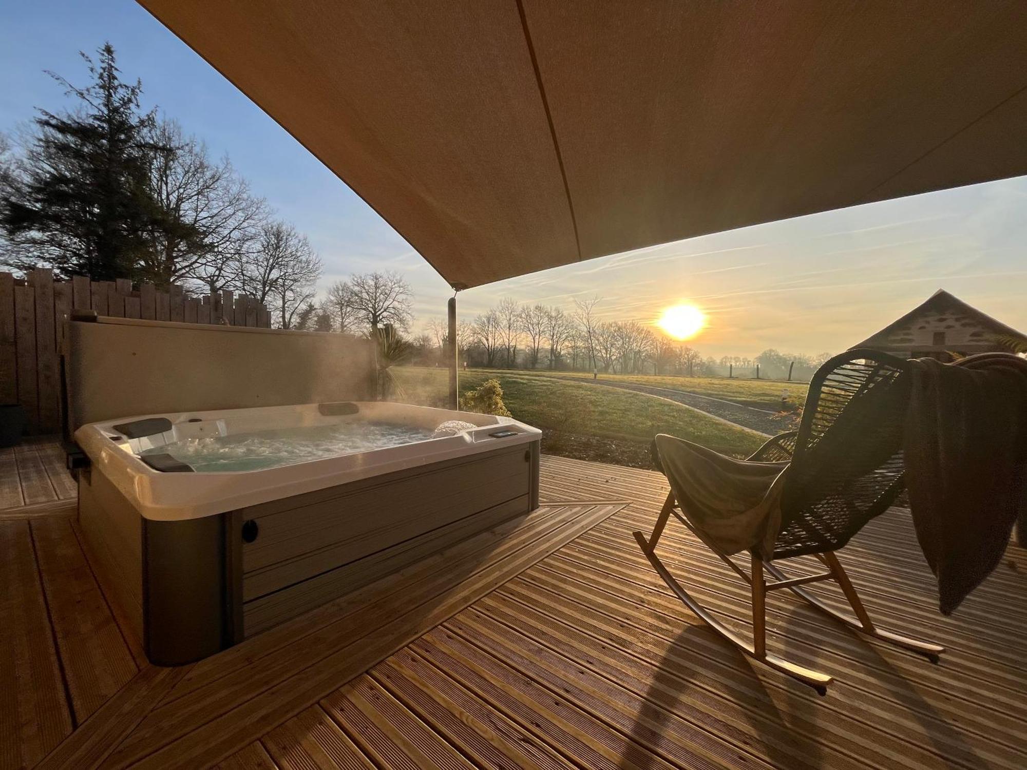 La Douce Halte - Gites Avec Spa Ou Sauna Saint-Ouen-Des-Toits 외부 사진